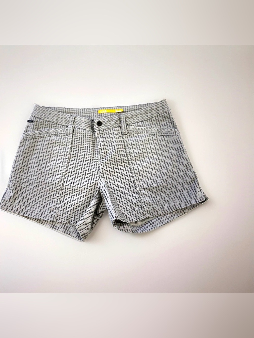 Lolë Women’s Gray Geometric Chino Shorts 8 Stretch UPF 50+ Quick Dry LSW0986